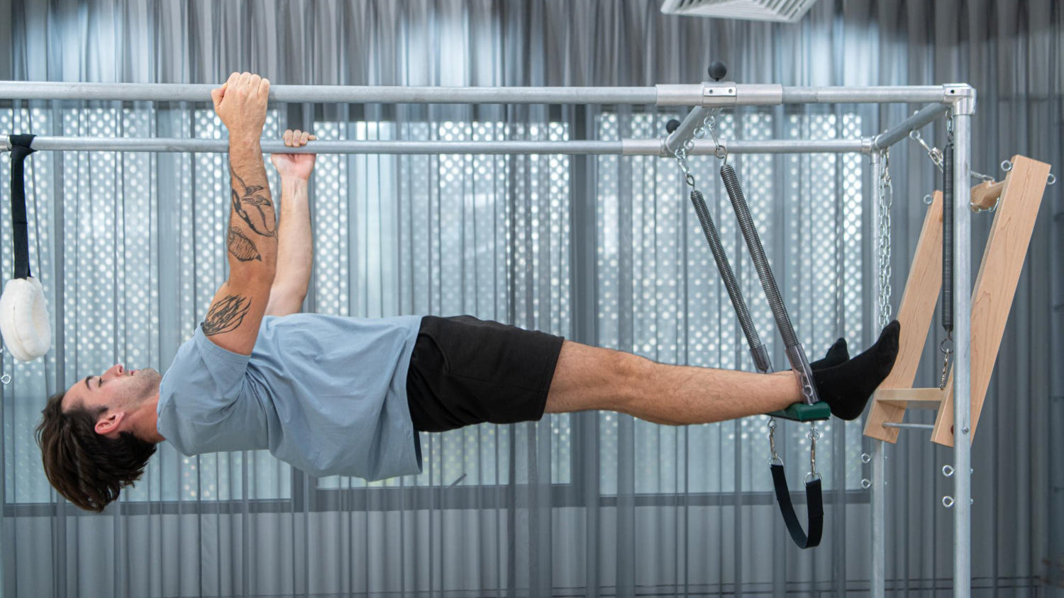 Dip Technique: Chest vs Triceps Focus (And How to Do Dips Safely) | Stealth Supplements